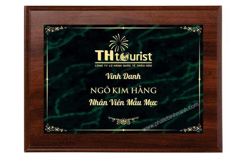 Hình 3 bảng vinh danh gỗ đồng